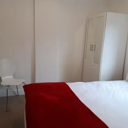 Delphi Apartament Ashbourne